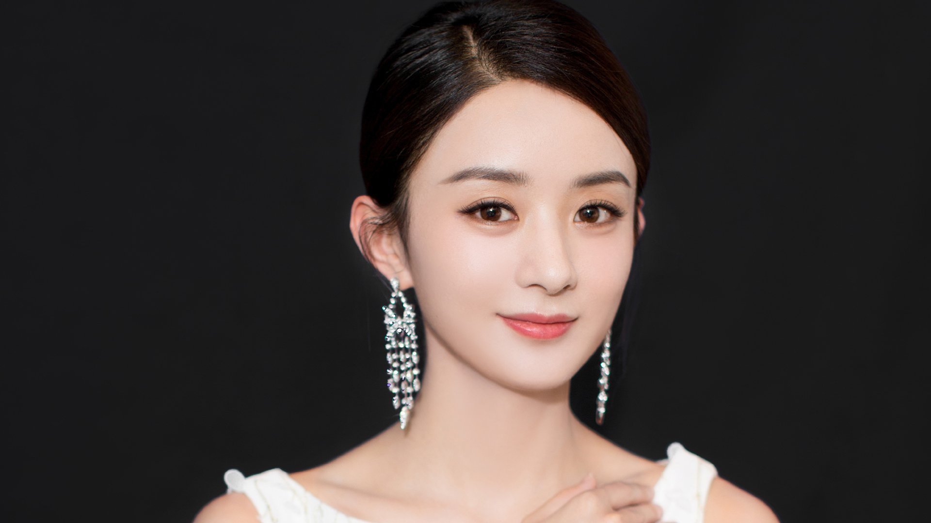 荷兰骑手 Maikel van der Vleuten 在巴黎奥运会个人障碍赛中荣获铜牌,与马匹 Beauville Z 一同创造历史。