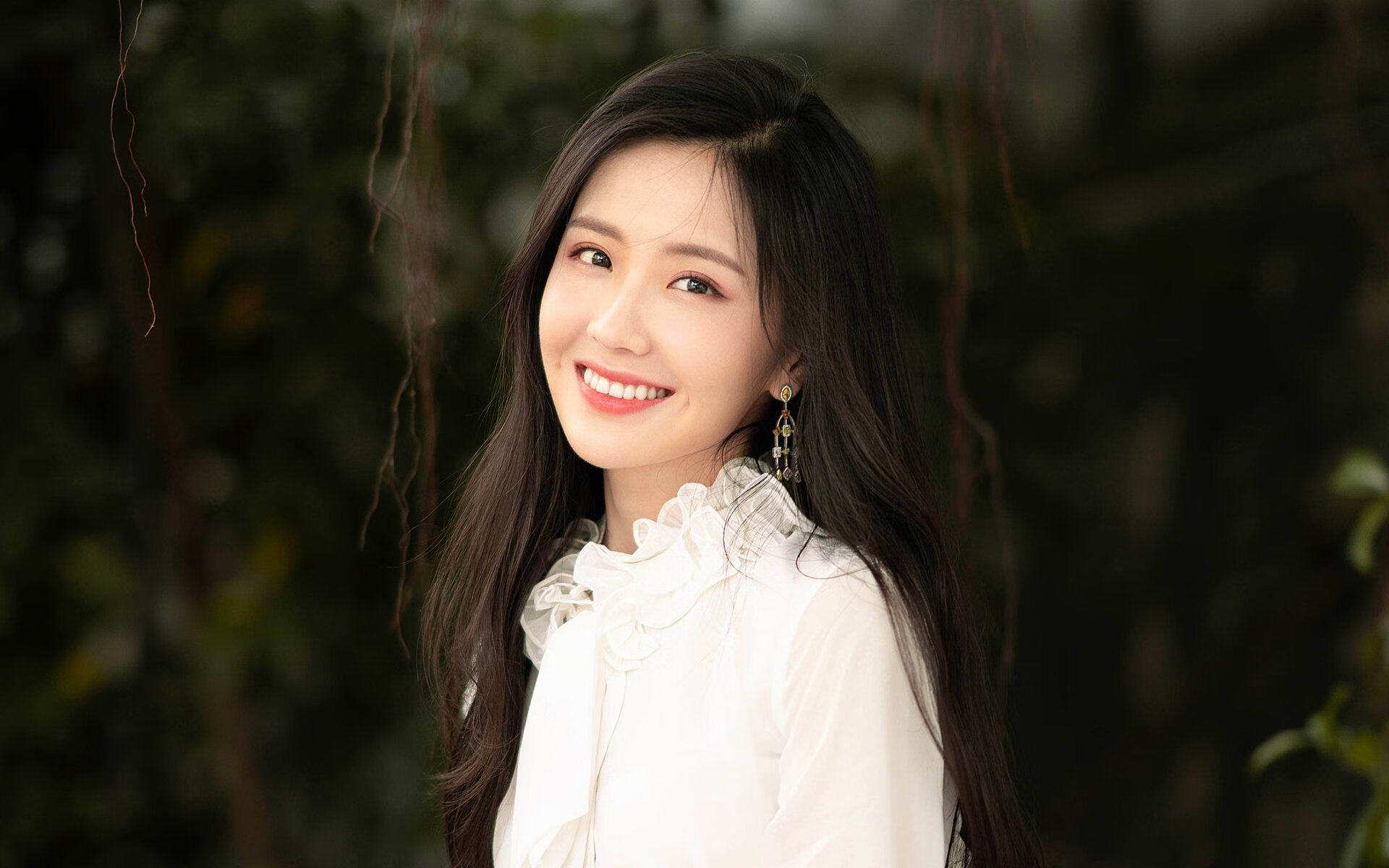 不莱梅球员展现出色的团队合作，轻松击败对手，不莱梅二队